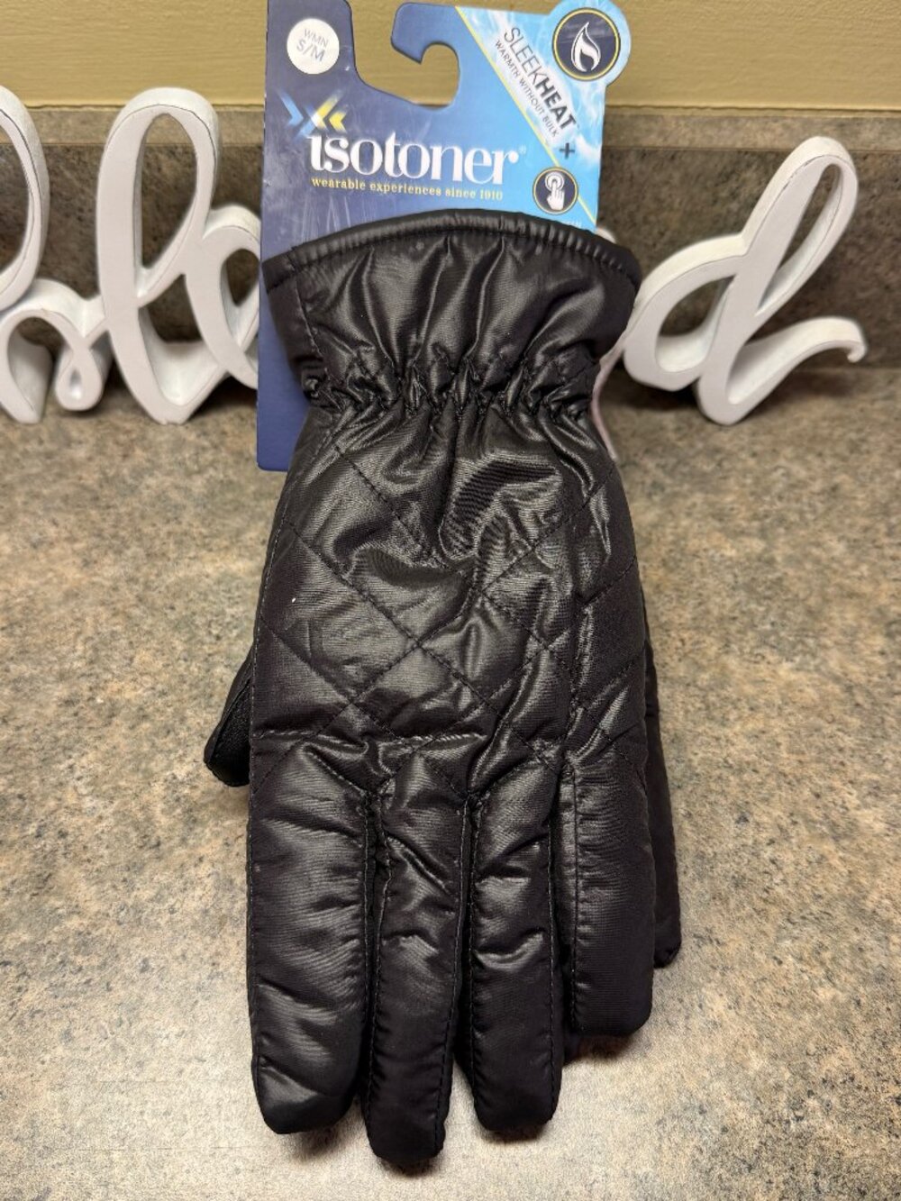 NWT Isotoner Sleekheat Packable Gloves w/Touchscreen Tech & Smart Touch